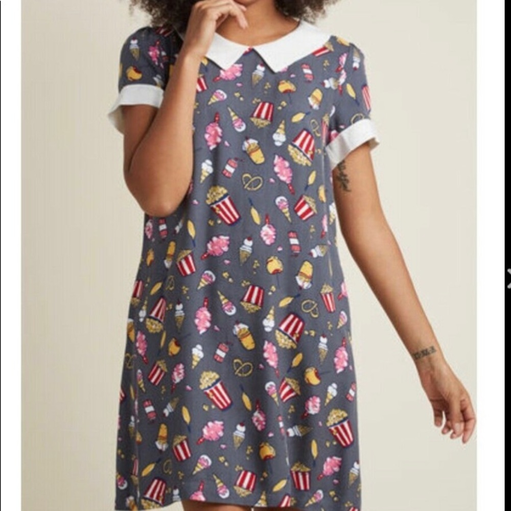 New ModCloth dress size small carnival dress